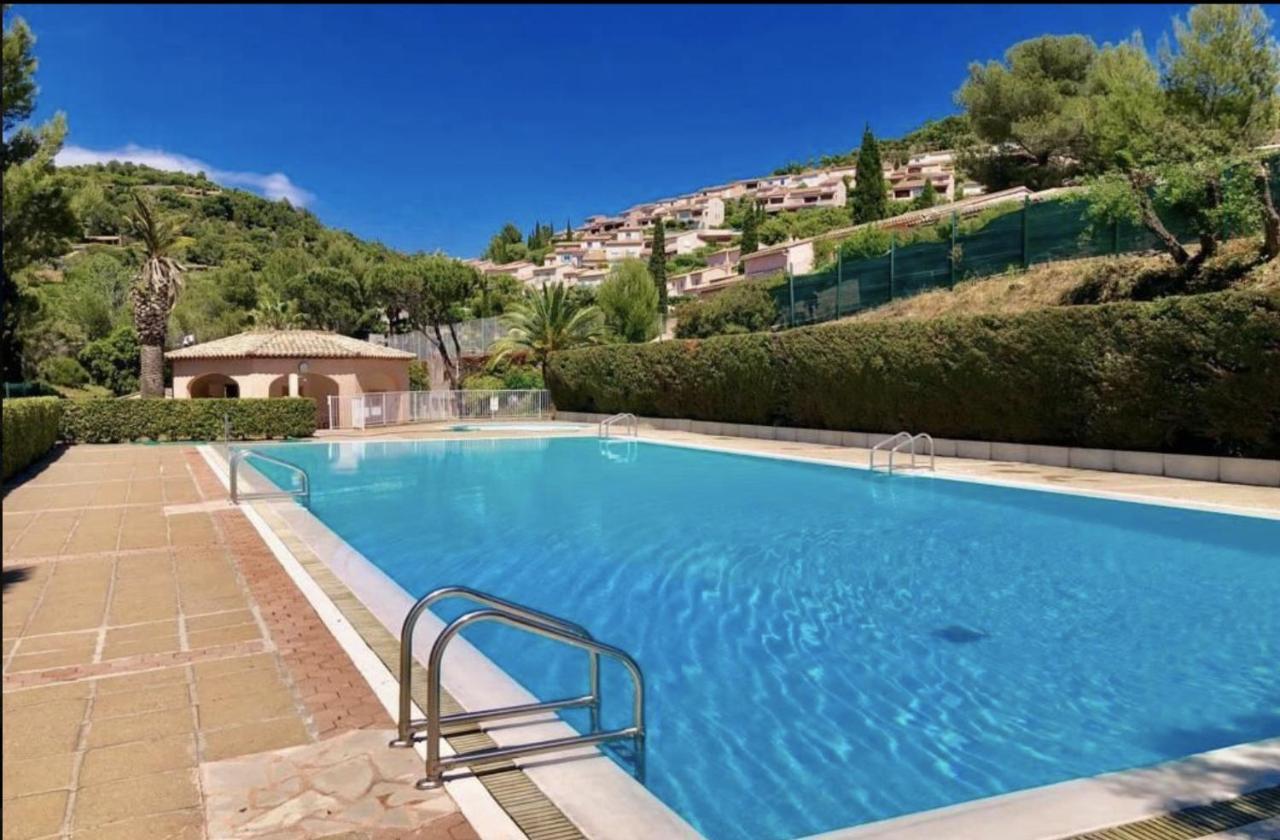 10 à 12 pers FAMILLE Amateurs randonnée Boulouris Panorama Saint Raphael Tennis Piscine partagé Exterior foto